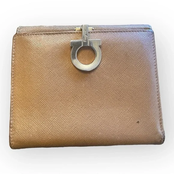 Salvatore Ferragamo Gancini Leather Bifold Wallet Unisex - Picture 3 of 9